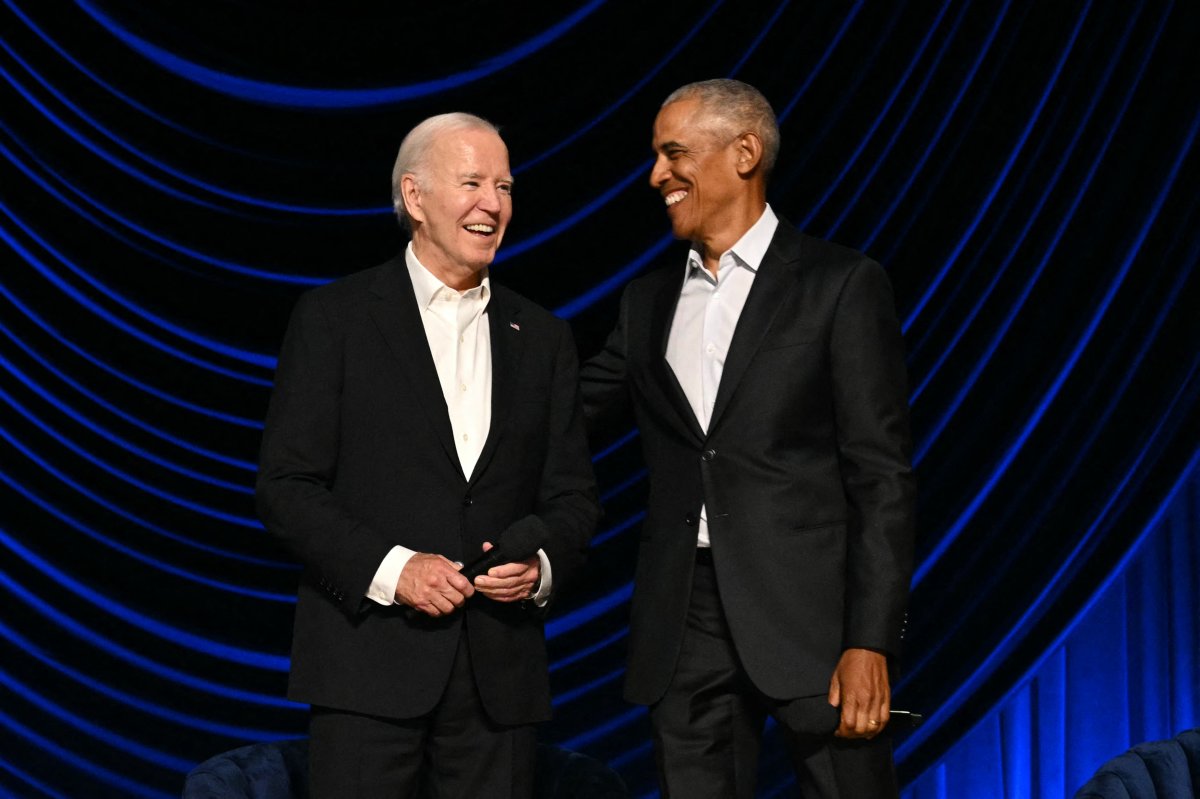 Featured image for “Myndband sýnir Biden frjósa við fjáröflun í Hollywood – Barack Obama leiddi hann út af sviðinu”